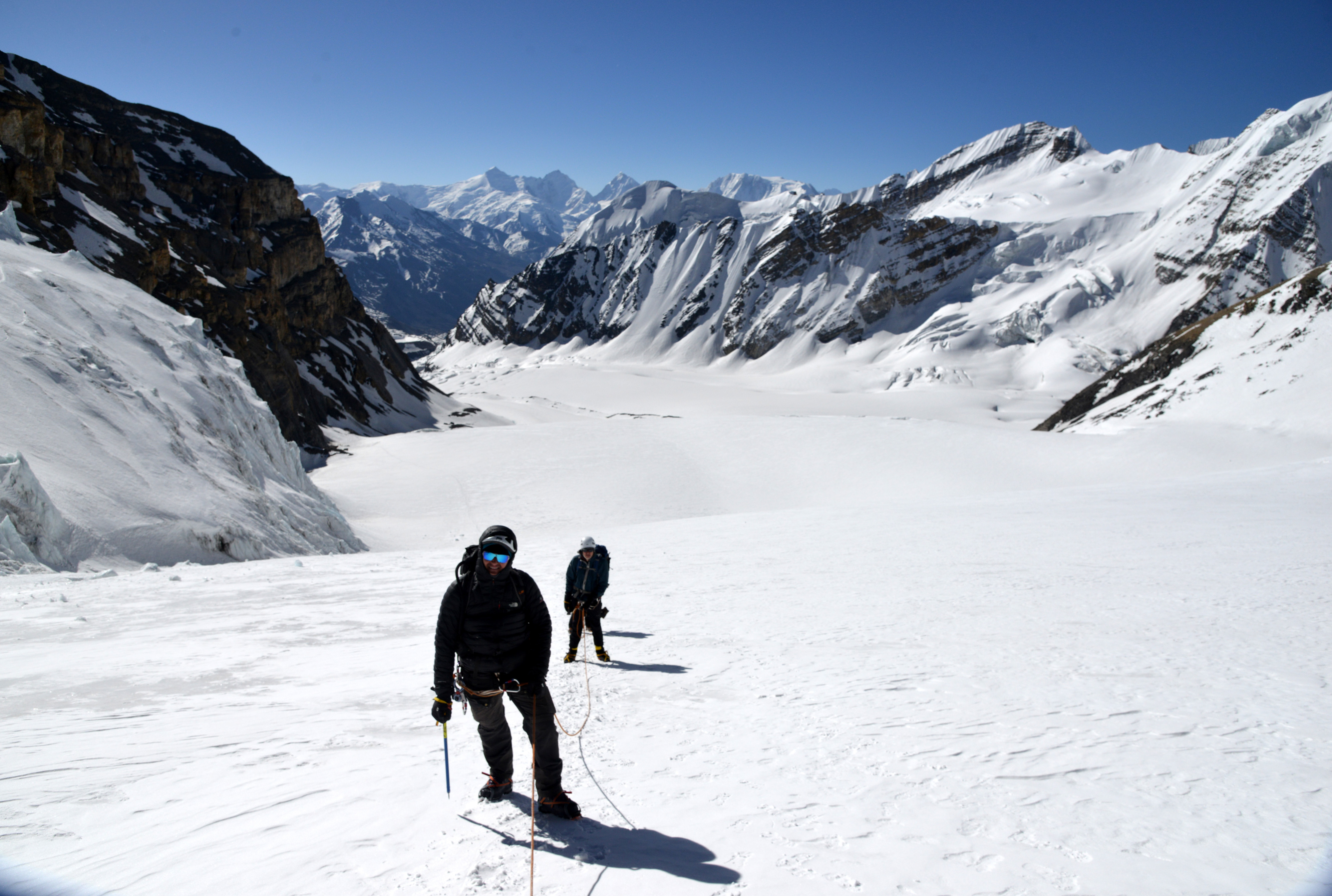 Mountain company. Mera Peak. Winner Pike's Peak. Скитур. Пик Победы снежный Барс значок.