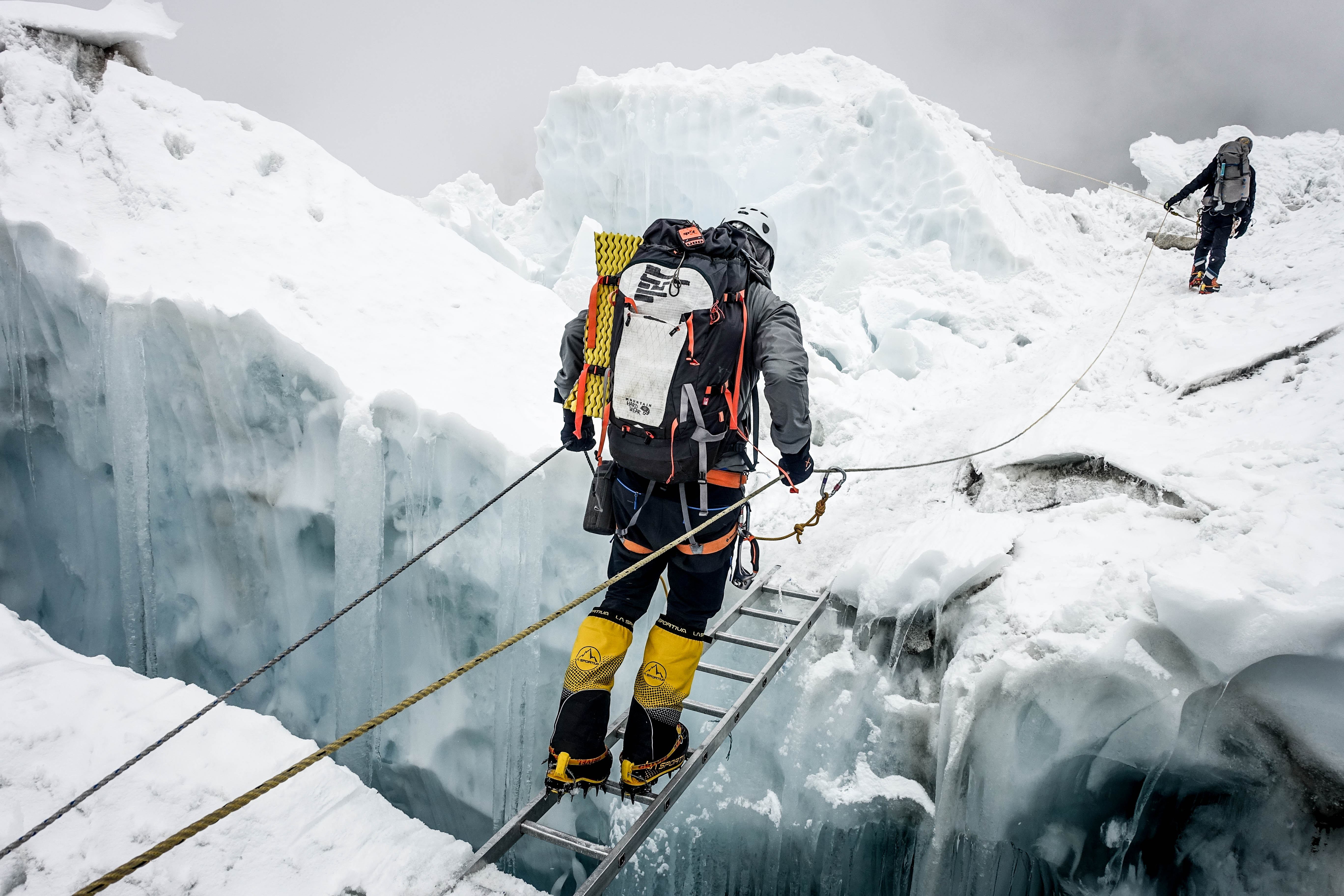 Insulated mountaineering clearance boots